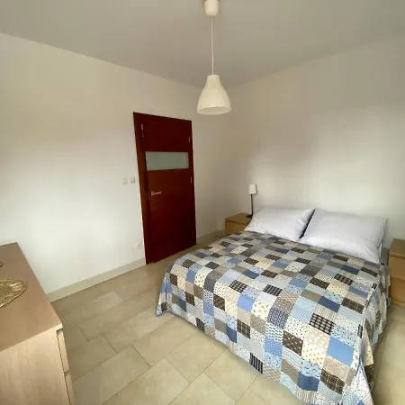 Bursztynowa 16 *