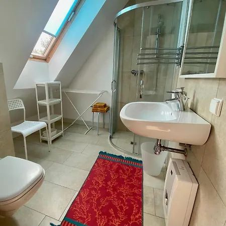 Bursztynowa 16 *